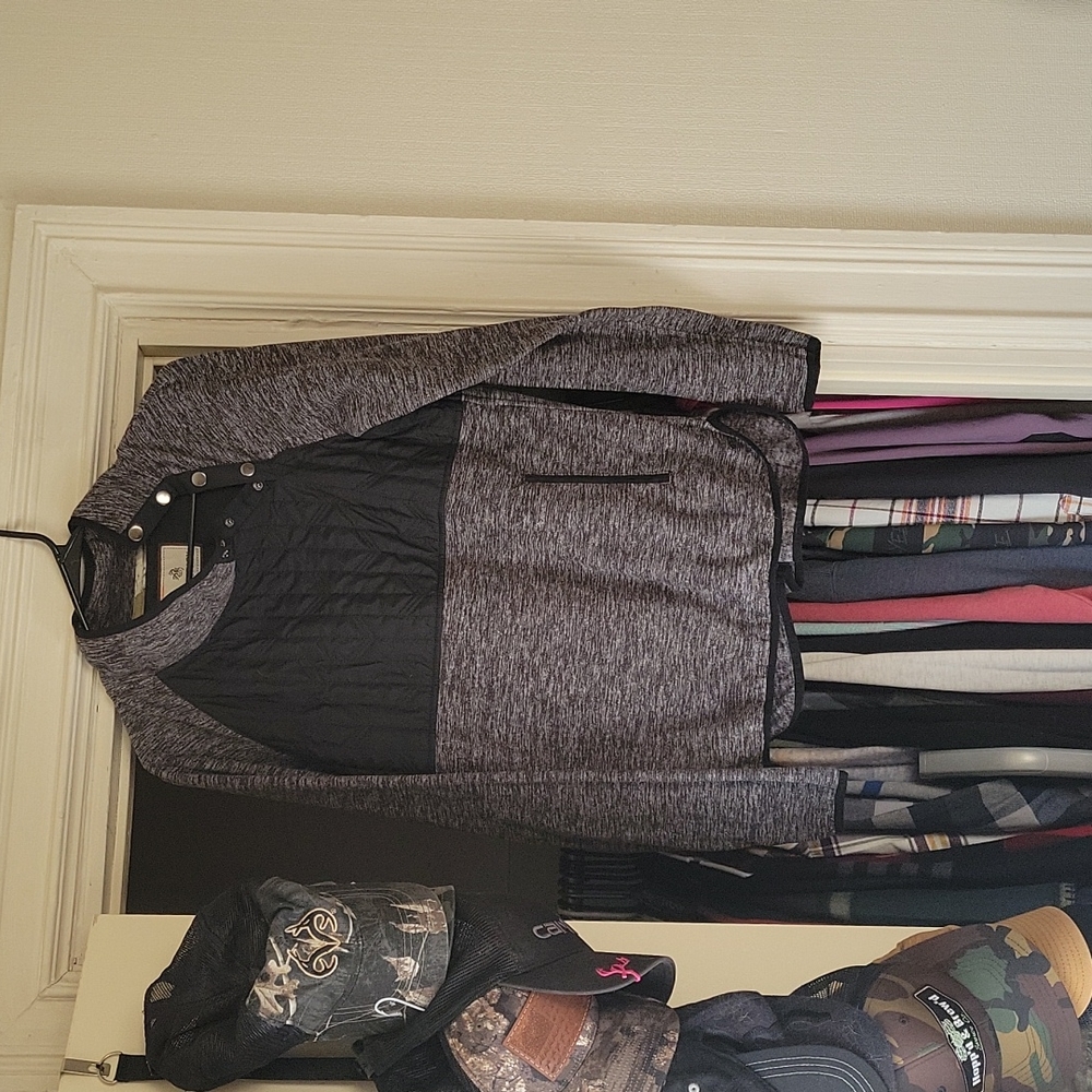 Crowl button neck pull over